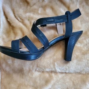 NATURALIZER BLACK SANDAL HEELS